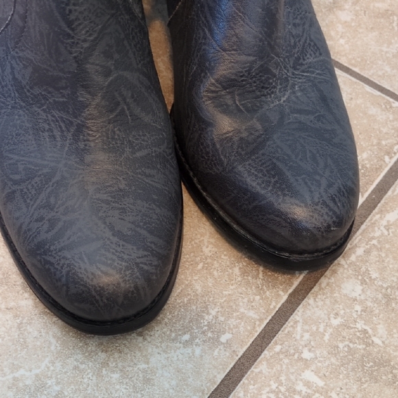 UGG Black Textured Heeled Boots - Picture 3 of 7